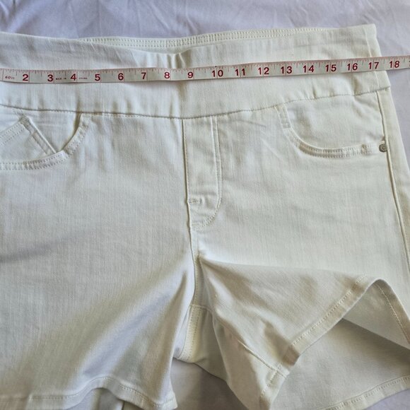 NWOT Rock n Republic "FEVER" 5  inch inseam pull on women's jean shorts - Picture 5 of 5